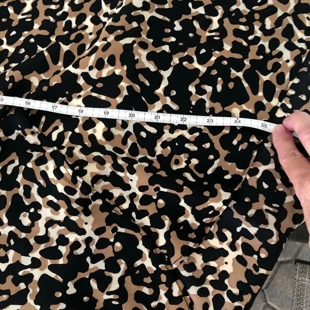 Dress barn skirt.  Size med.  waistband elastic. - Picture 10 of 10